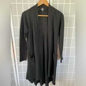 Bobeau long cardigan with pockets, 82% polyester 18% rayon, Black, Size Small.